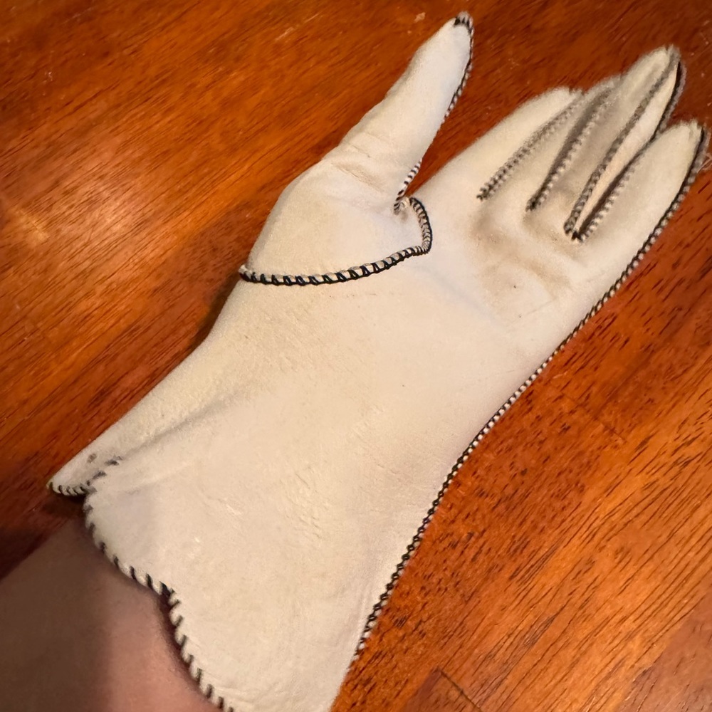 Native Deerskin Vintage Ladies Gloves size 6.5 small - Picture 2 of 11